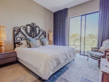6 Bedroom Villa