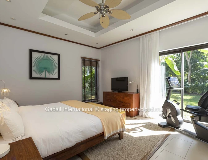 Invest in this superb luxury villa with golf and sea views in eastern Mauritius