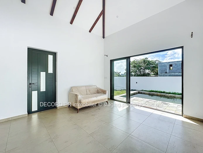 New villa in a residential area (Sole Mandate)