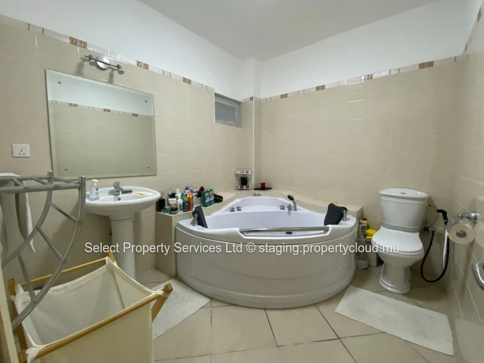 Furnished Modern Apartment for rent in Trianon, Quatre Bornes 
