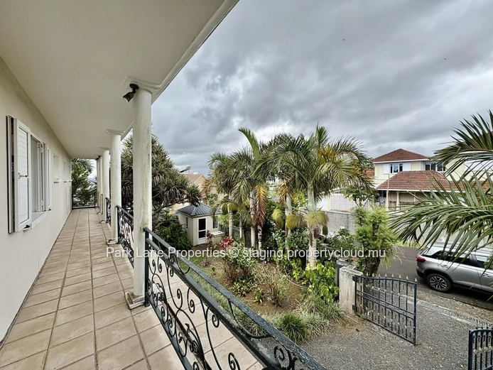 Charmante maison de style colonial avec jardin et vue à Floréal