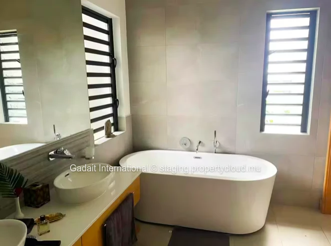 Pereybere Holiday Apartment – Beach Access, Pool & Security
