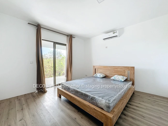 New and cozy duplex nestled 10 minutes walk from the beach