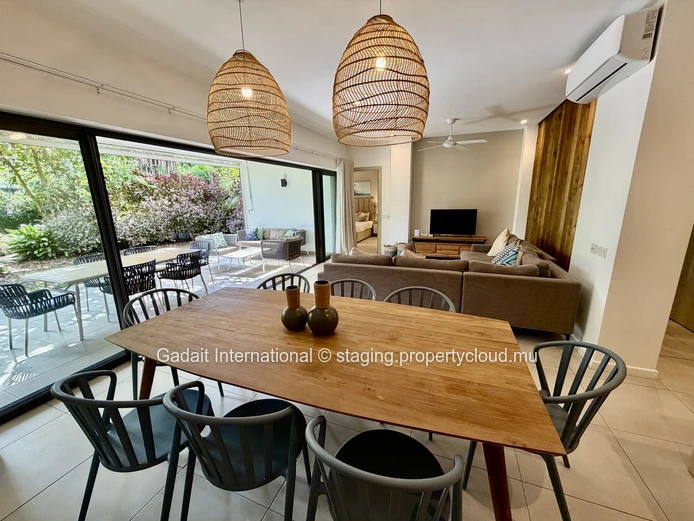 3-bedroom ground-floor apartment with covered terrace – Pointe aux Canonniers
