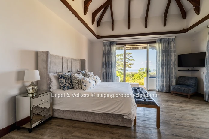 Elegant Residence with Independent Suite and Ocean Views