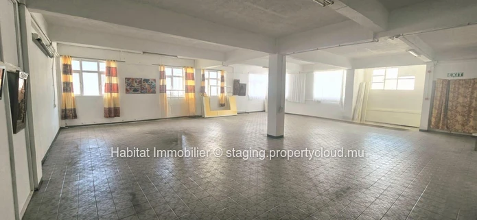To rent : Unfurnished office space of 232 m² in Port Louis