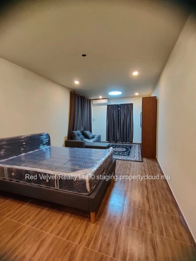 Elegant 4-Bedroom House for Rent in Ébène 