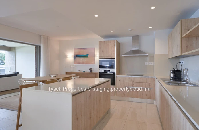 Apartment with Exceptional Lagoon Access