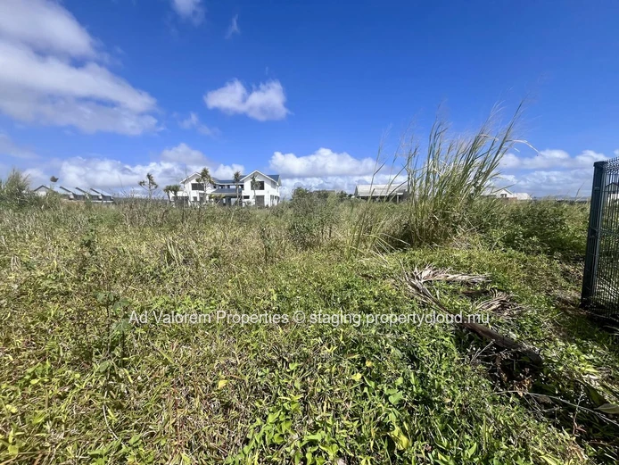 For Sale | Freehold plot of 1,224 m² | Heart of Moka’s Smart City