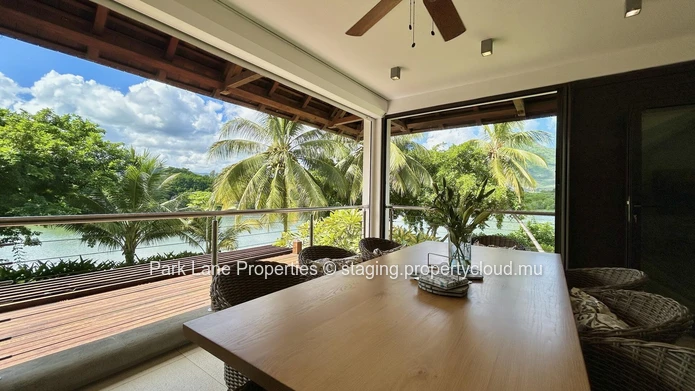 Unique 4-Bedroom Villa steps from Tamarin Beach