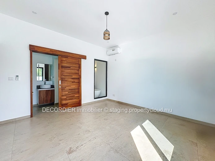 New villa in a residential area (Sole Mandate)