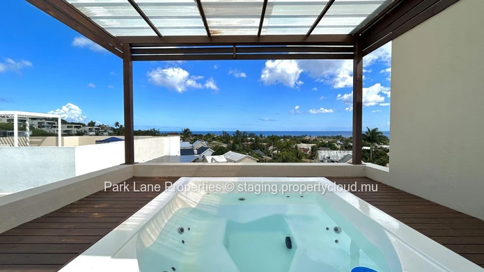 Modern 3-Bed Apartment with Rooftop Terrace and Stunning Sea Views 