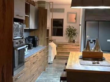 5 Bedroom Apartment