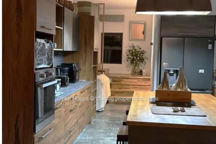 Complexe Bâtiment résidentiel à vendre à Calodyne, 442m² habitables, 1.050m² de terrain, 5 chambres, proche de toutes...