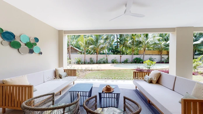 Luxury G+2 Apartment with Communal Pool in Péreybère, 143m² Living Space, Sea Access, Close to Amenities 