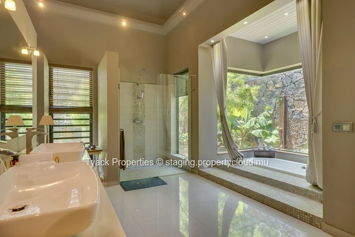 Luxury Villa with Private Pool and Spacious Living – Grand Baie