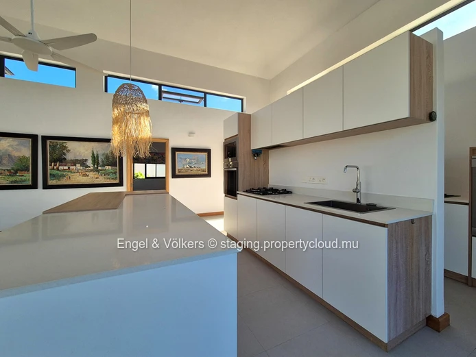 Contemporary 3 bedroom Villa for long term rent in Tamarin