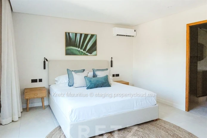 Beachfront Duplex with Panoramic Lagoon Views