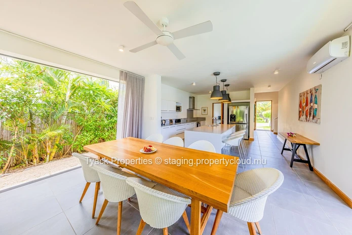 Luxury 4-Bedroom Villa with Concierge Services and Mountain Views – Rivière Noire