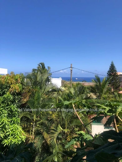 For sale - Spacious house in Pointe aux Sables with pool