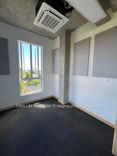 Spacious 160m² Office for Rent in Pointe aux Canonniers
