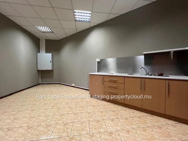 Oasis de Bureau de 999 m2 au 2ème Étage à Ebène