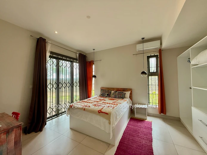 Beautiful Ground Floor Beachfront Apartment