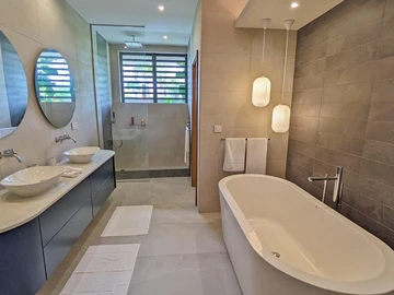 5 Bedroom Villa