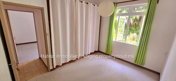 Découvrez cette charmante maison non meublée d'environ 200 m² à Curepipe