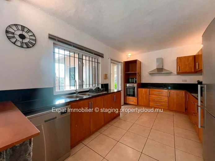 Single-storey villa with swimming pool and large garden – Grand Baie