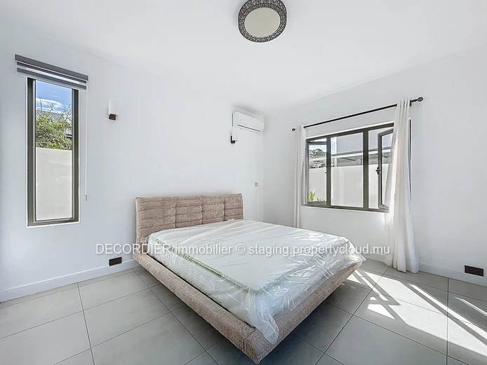 Stunning new house with swimming pool and garden