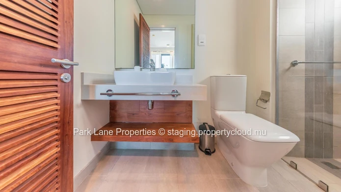 Home style apartment with magnificent sea and mountain views (Sole Mandate)