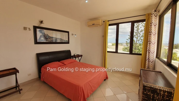 Propriété spacieuse de 8 chambres à coucher avec piscine à vendre à Flic en Flac