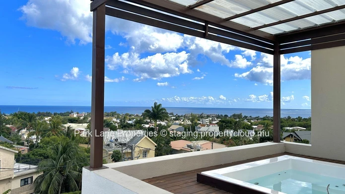Modern 3-Bed Apartment with Rooftop Terrace and Stunning Sea Views 