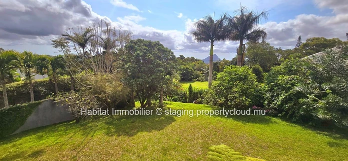 A VENDRE - Belle maison non meublée de 371 m2 sur un terrain de 286 toises à Floréal