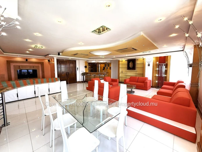 Luxurious 4-Bed penthouse in Quatre Bornes with Rooftop Access & Mountain Views.