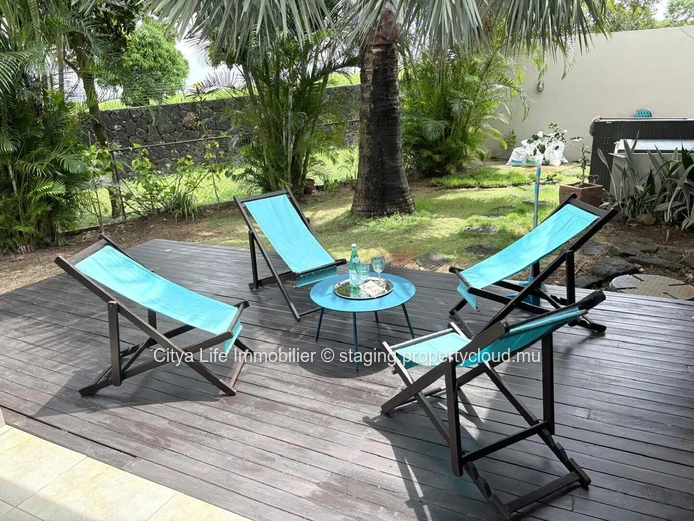 Villa à vendre à Mont Piton, 250m², terrain 1,025m², 4 chambres, piscine privée, sécurisé, proche écoles, prix Rs.