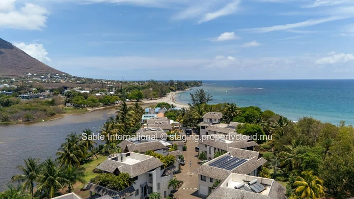 Appartement RES à vendre à Rivière Noire - Black River, 370m², Front de Mer, Vue mer, Meublé.