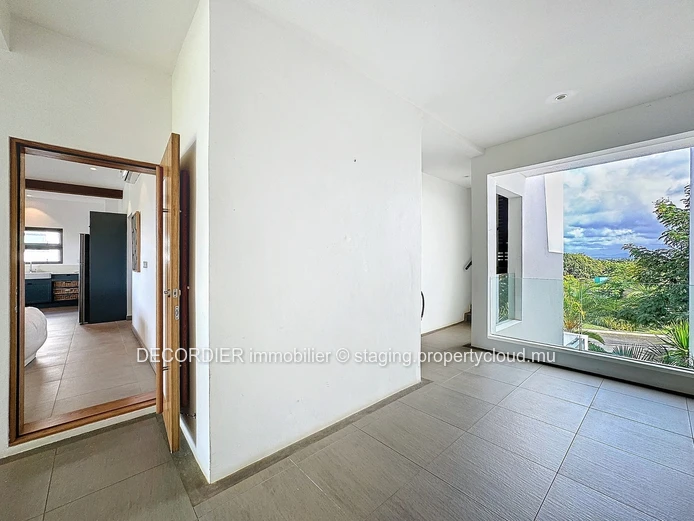 Elegant furnished flat with sea view in Saint Antoine