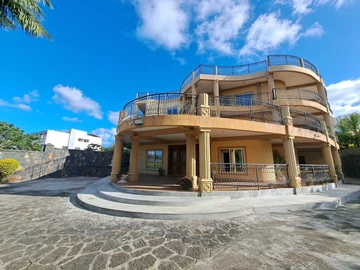 9 Bedroom House