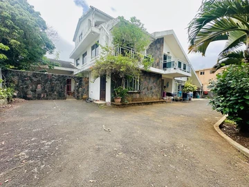8 Bedroom House