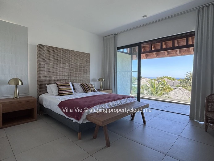 Grand Gaube - Spacious 3-bedroom penthouse with en-suite bathrooms, office, swimming pool, and sea views
