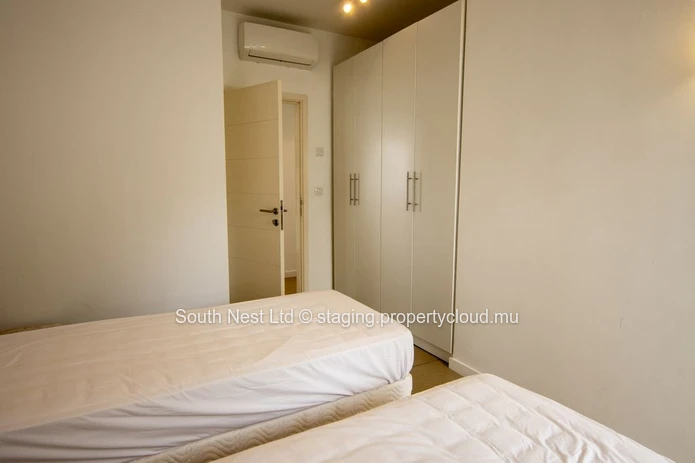 Furnished ground floor apartment with 3 bedrooms and garden 
