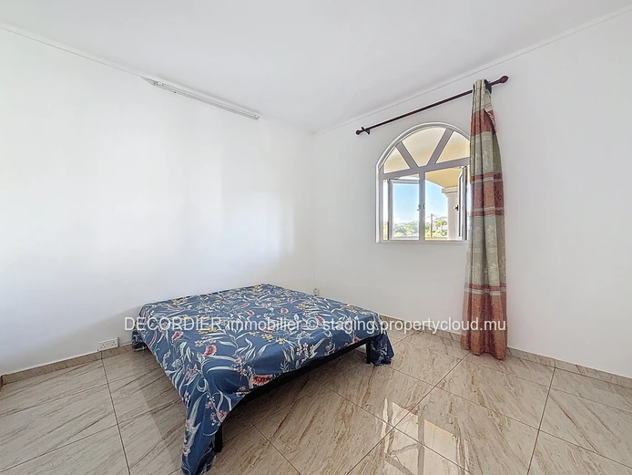 Large 287 m² house for sale