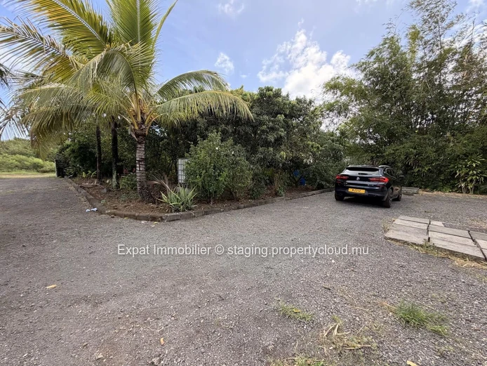 3-Bedroom Detached Villa for Rent – Pereybere, Large Tropical Garden