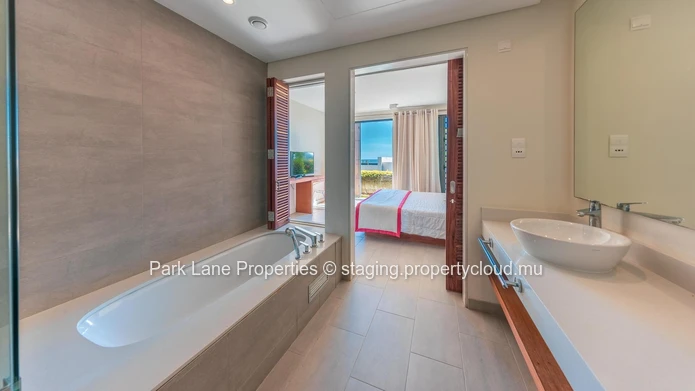 Home style apartment with magnificent sea and mountain views (Sole Mandate)