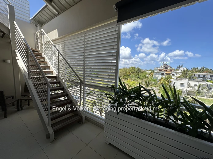Penthouse Perfection with Rooftop Terrace in Pereybere