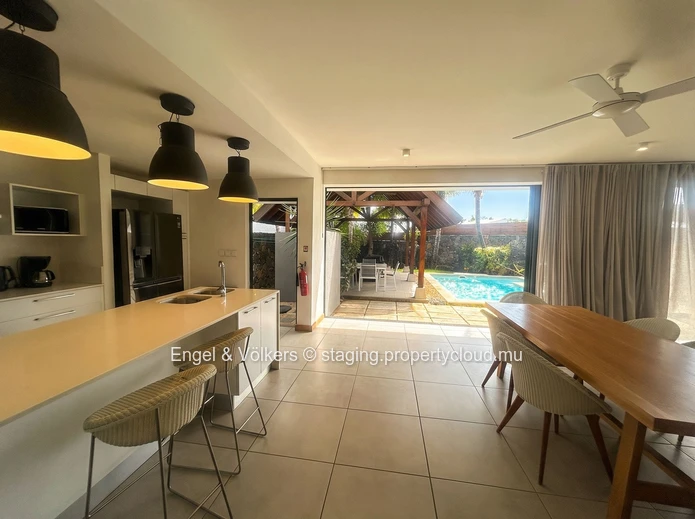 Contemporary 3-Bedroom Villa with Pool & Mountain View