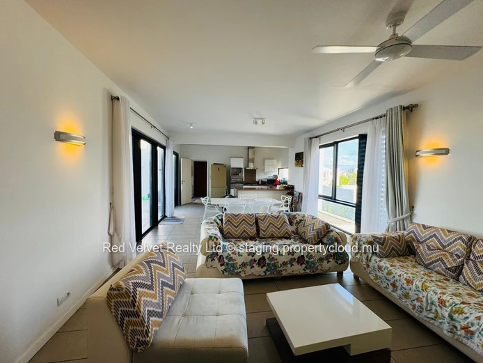 Penthouse meublé à louer à Rivière Noire - Black River, 230m², 3 chambres, services et aménités inclus, vue sur mer. ...