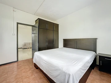 6 Bedroom House